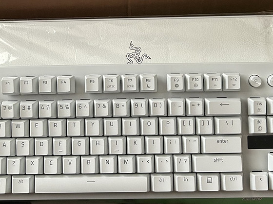 Razer huntsman v3 pro tkl valge