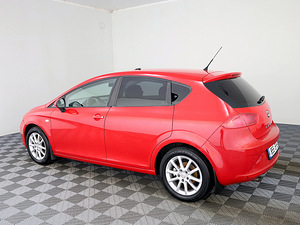 SEAT Leon Comfortline Facelift 1.6 TDI 77kW (4 фото из 8)