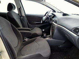 Citroen C5 Facelift 2.0 103kW (6 фото из 7)