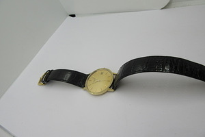 Золотые наручные часы Tissot для мужчин с кожаным ремешком (3 фото из 5)