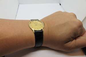 Золотые наручные часы Tissot для мужчин с кожаным ремешком (5 фото из 5)