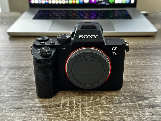 Sony A7 II täiskaader hübriidkaamera
