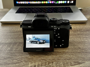 Полнокадровая беззеркальная камера Sony A7 II (2 фото из 8)