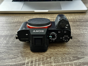 Полнокадровая беззеркальная камера Sony A7 II (4 фото из 8)
