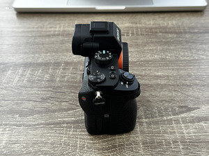 Полнокадровая беззеркальная камера Sony A7 II (5 фото из 8)