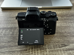 Полнокадровая беззеркальная камера Sony A7 II (7 фото из 8)