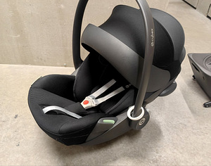 Cybex Clud G I-Size isofix alusega Base G (1 foto / 4)