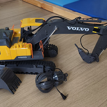 Экскаватор Volvo на радиоуправлении