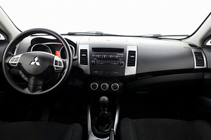 Mitsubishi Outlander Comfort 4x4 2.0 DI-D 103kW (5 фото из 8)