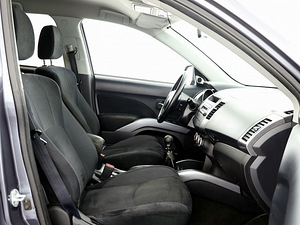 Mitsubishi Outlander Comfort 4x4 2.0 DI-D 103kW (6 фото из 8)