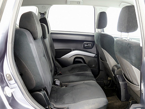 Mitsubishi Outlander Comfort 4x4 2.0 DI-D 103kW (7 фото из 8)