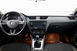 Skoda Octavia Comfortline Facelift 1.5 110kW (5 фото из 7)