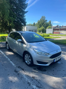 Ford Focus 1.6 (3 фото из 10)