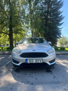 Ford Focus 1.6 (4 фото из 10)