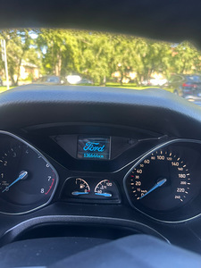 Ford Focus 1.6 (7 фото из 10)