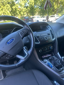 Ford Focus 1.6 (10 фото из 10)