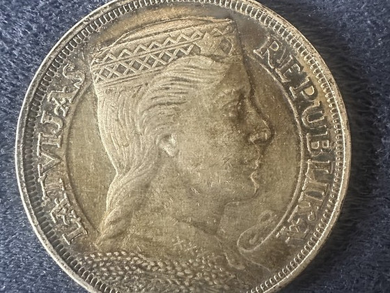Hõbemünt 5 latti 1931. aastast (Läti, Milda)
