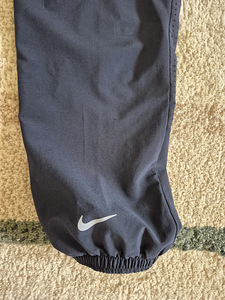 Спортивные штаны Nike, размер S (128–134) (2 фото из 7)