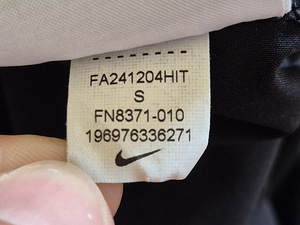 Спортивные штаны Nike, размер S (128–134) (7 фото из 7)
