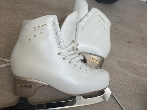 Edea Overture professional figure skates