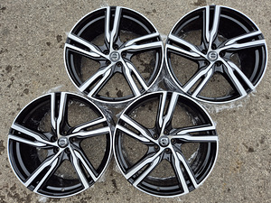R21 Volvo ORIGINAAL R-Design - UUS (2 foto / 8)