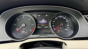 Volkswagen Passat 2015 2.0 TDI BlueMotion (8 фото из 9)