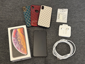 iPhone XS (3 foto / 3)