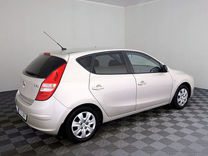 Hyundai i30 Elegance 1.6 90kW (3 фото из 7)