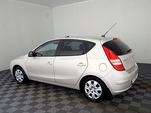Hyundai i30 Elegance 1.6 90kW (4 фото из 7)