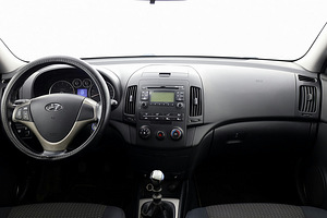 Hyundai i30 Elegance 1.6 90kW (5 фото из 7)