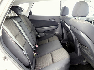 Hyundai i30 Elegance 1.6 90kW (7 фото из 7)