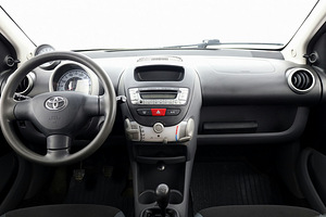 Toyota Aygo Linea Sol A-C 1.0 50kW (5 фото из 8)