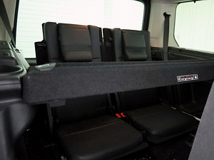Land Rover Discovery 3 HSE Luxury 2.7 TDV6 140kW (8 фото из 9)