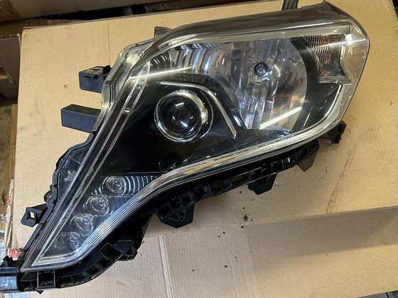 Land Cruiser 150 - 8118560J20 / 8114560J20