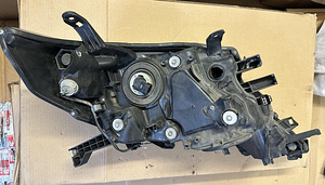 Land Cruiser 150 - 8118560J20 / 8114560J20 (3 фото из 4)