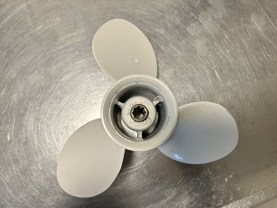 Yamaha 9 1/4 prop