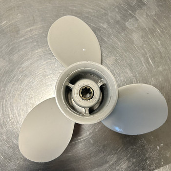 Yamaha 9 1/4 prop