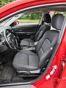 Mazda 3 (9 foto / 11)