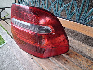 Оригинальный правый задний LED-фонарь рестайлинг Porsche Cay (2 фото из 4)