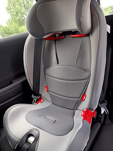 Chicco Gro-up 123 (9-36 kg) turvatool (1 foto / 5)