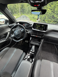 Продам машину Peugeot 2008! Auto müümine Peugeot 2008! (5 фото из 9)