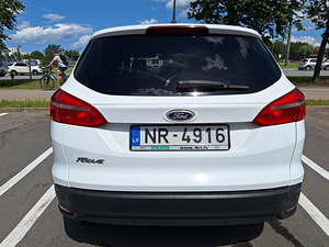 Ford Focus (8 фото из 15)