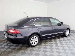 Skoda Superb Highline ATM 2.0 TDI 125kW (3 фото из 7)