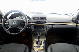 Mercedes-Benz E 220 Avantgarde Facelift ATM 2.1 CDI 125kW (5 фото из 7)