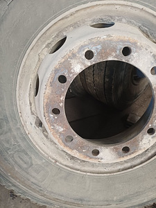 Veoauto rattad velgedega 295/80R22.5 (2 tk.) / Veoauto ratta (3 foto / 7)