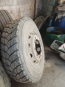 Veoauto rattad velgedega 295/80R22.5 (2 tk.) / Veoauto ratta (4 foto / 7)