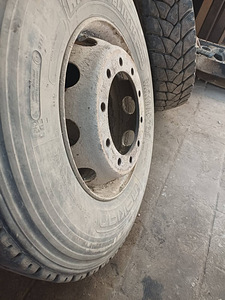Veoauto rattad velgedega 295/80R22.5 (2 tk.) / Veoauto ratta (6 foto / 7)