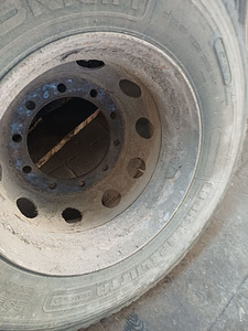 Veoauto rattad velgedega 295/80R22.5 (2 tk.) / Veoauto ratta (7 foto / 7)