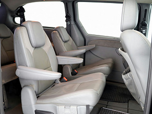 Chrysler Grand Voyager Stow N Go Luxury ATM 2.8 CRD 110kW (7 фото из 8)