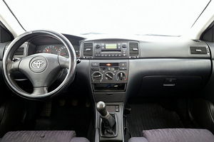 Toyota Corolla Comfort 1.4 71kW (5 фото из 7)